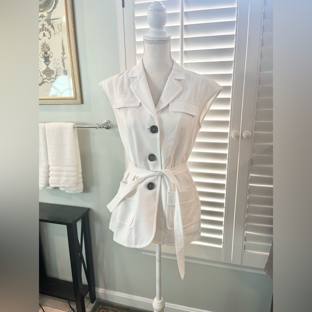 Saks 5th Avenue size 4 belted sleeveless top